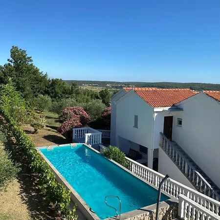Apartamento Für 22 Personen Mit Aussicht Ražanac