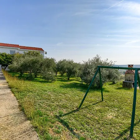 Fuer 22 Personen Mit Aussicht Appartamento Ražanac