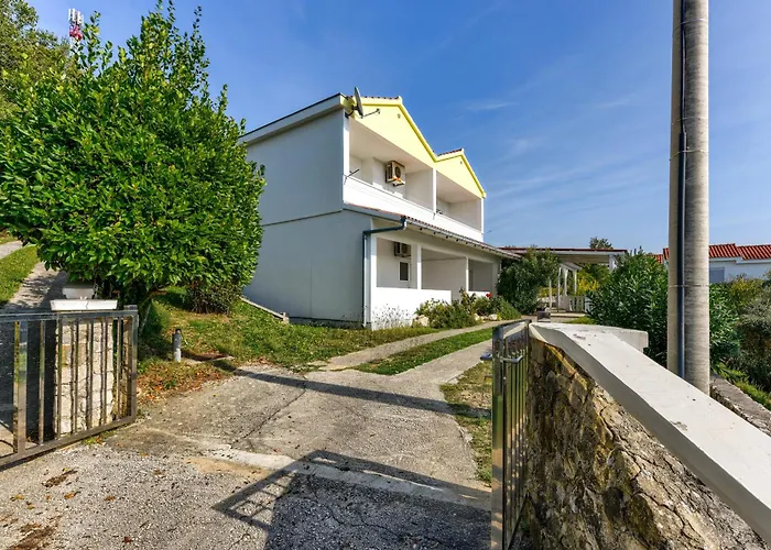Apartman Fuer 22 Personen Mit Aussicht Ražanac